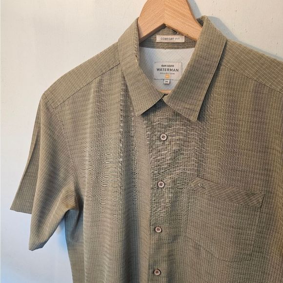 Quicksilver Waterman Collection Short Sleeve Button Shirt Size Medium Green EUC - Picture 3 of 7
